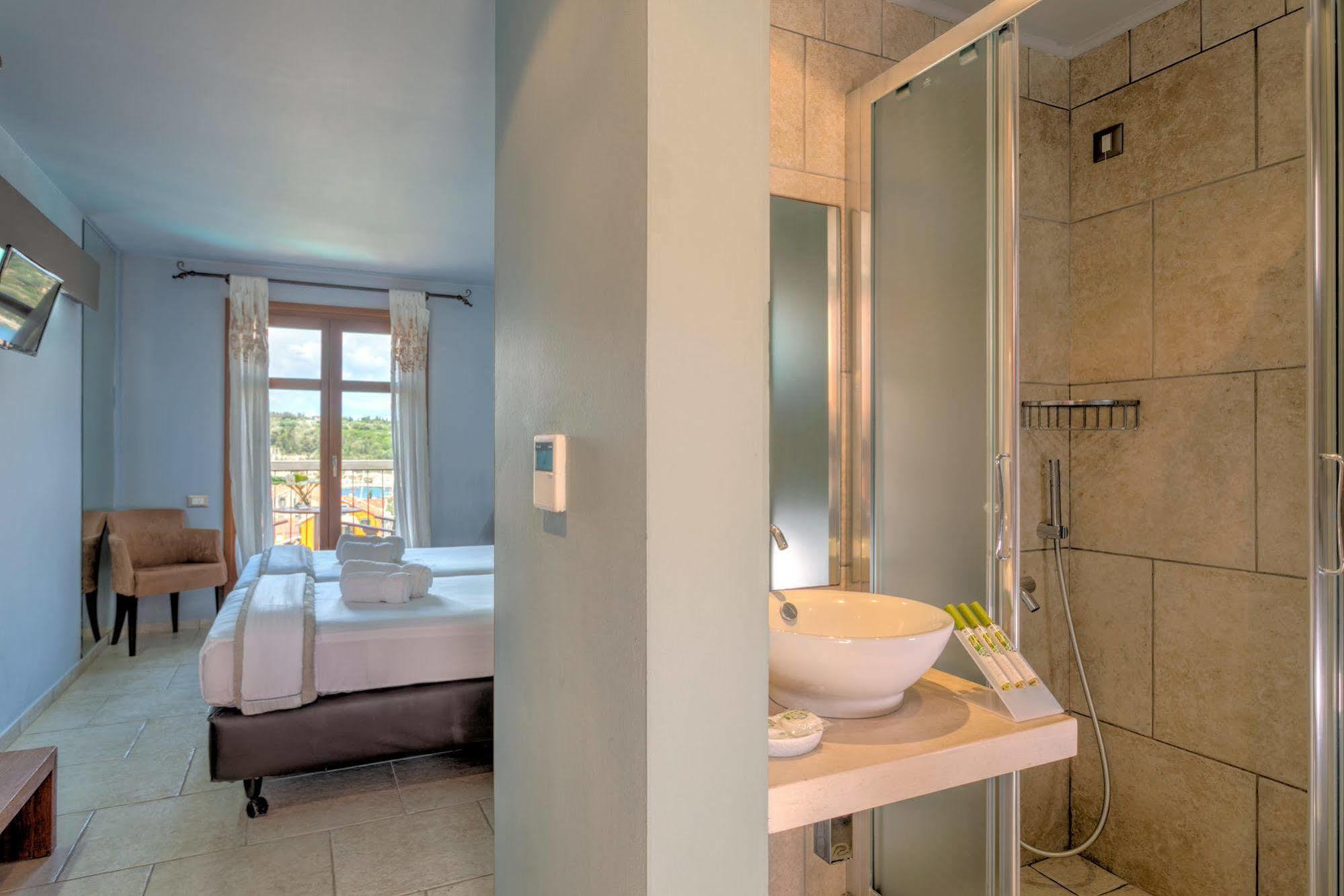Fiscardo Bay Hotel Фискардон Экстерьер фото
